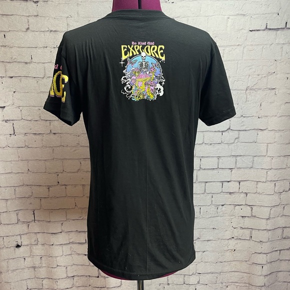 Weekend warrior size small be kind and explore mushroom skeleton graphic tee - Picture 3 of 5